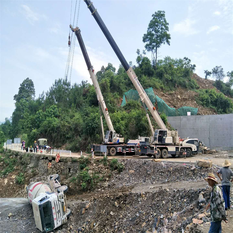 黄竹镇汽车掉沟里叫吊车救援要多少钱